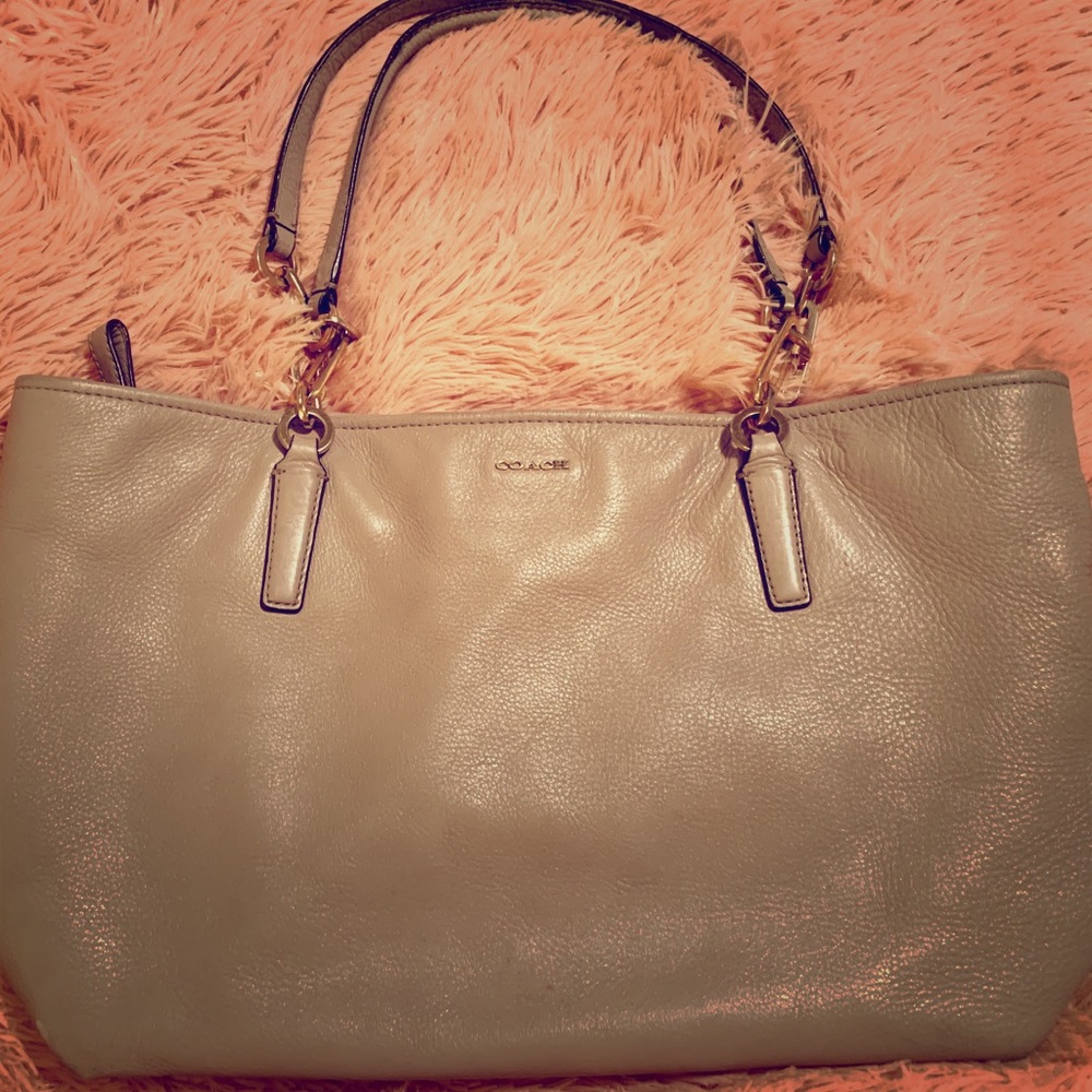 MADISON LEATHER EAST/WEST TOTE (COACH F26769)